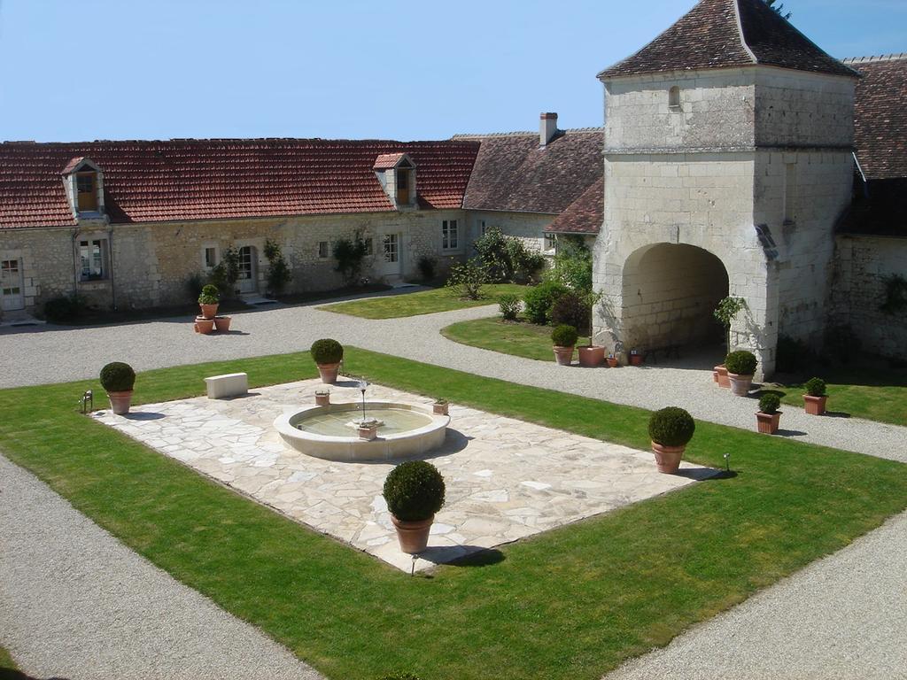 Manoir De La Rousselliere Aparthotel Loches Luaran gambar