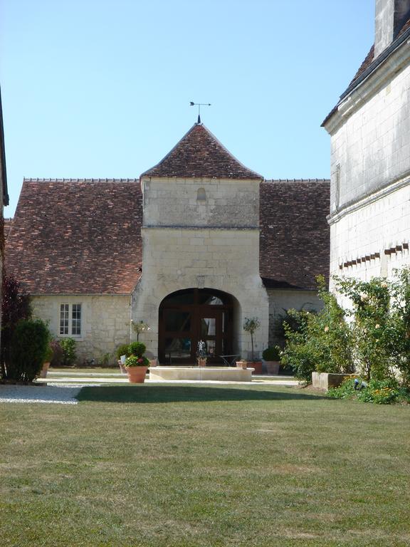 Manoir De La Rousselliere Aparthotel Loches Luaran gambar