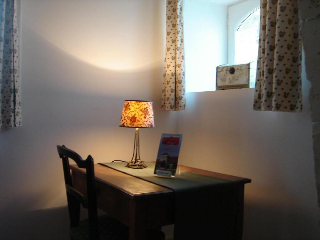 Manoir De La Rousselliere Aparthotel Loches Bilik gambar