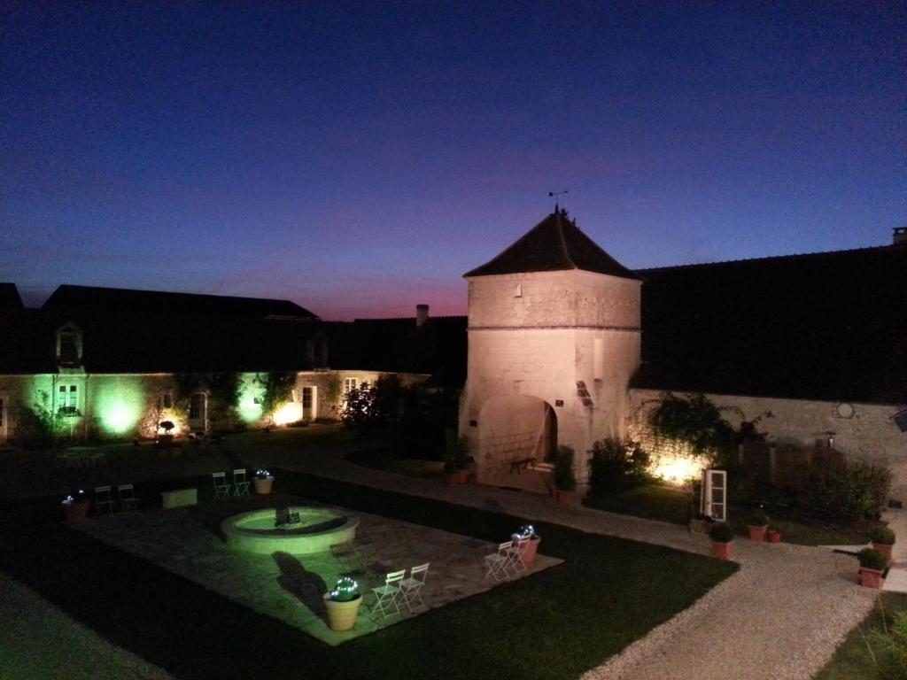 Manoir De La Rousselliere Aparthotel Loches Luaran gambar